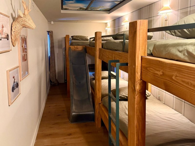 2 grands lits doubles et 5 lits pour 9 couchages